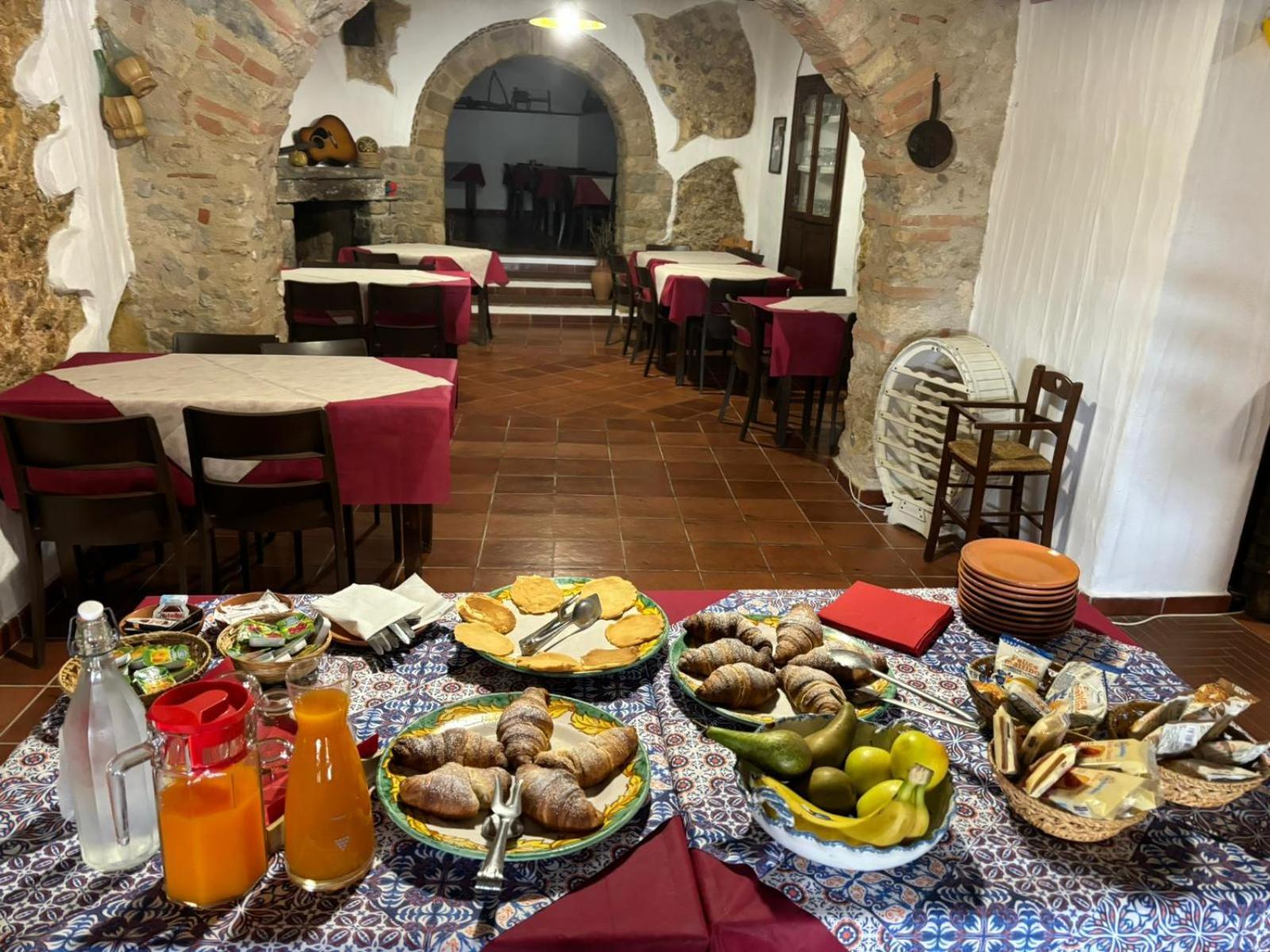 La Locanda Del Curato Rooms Lentiscosa Esterno foto
